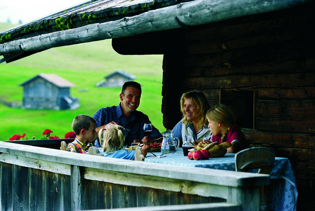 AlpenChalet Niederkofler Ahrntal Zimmer foto